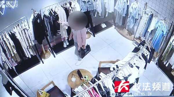女子假装买童装偷手机被打（40岁女子服装店偷手机遭围殴）